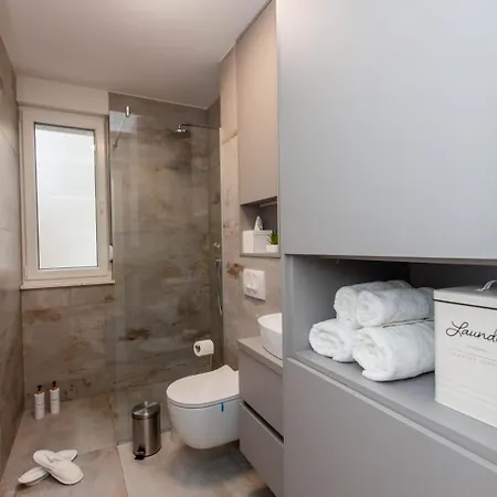 Luna Apartman *