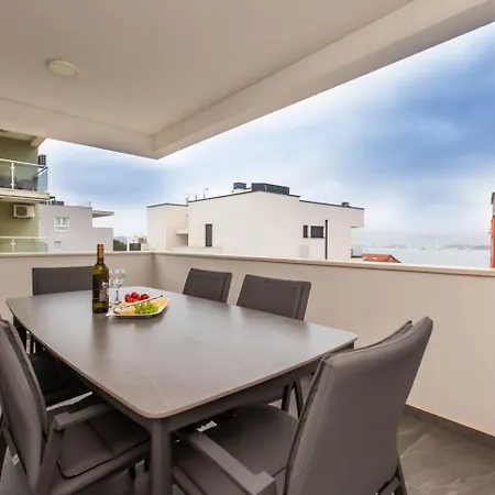 Luna Apartment *