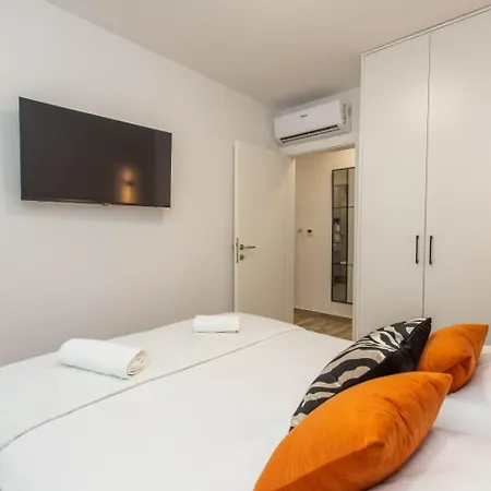 Luna Apartment